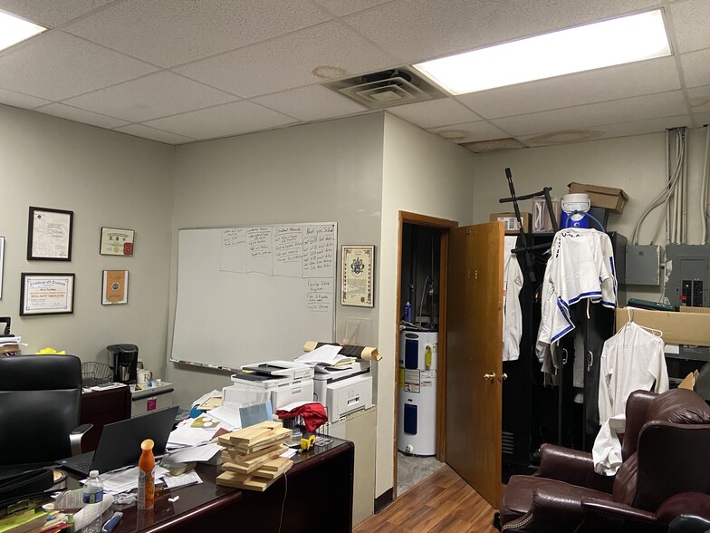 More Photos Of 9503 E Washington St, Indianapolis Storefront For Sale