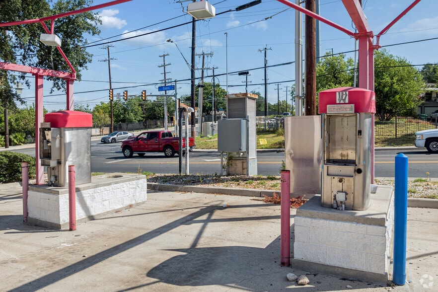 More Photos Of 4950 Evers Rd, San Antonio Carwash For Sale