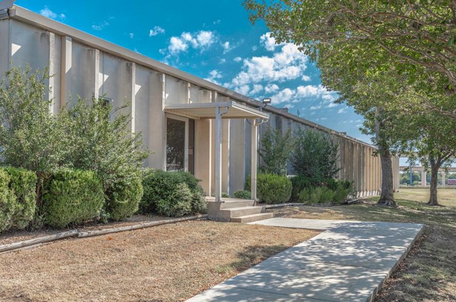 More Photos Of 610 Pop Gunn Dr, San Antonio Distribution For Lease