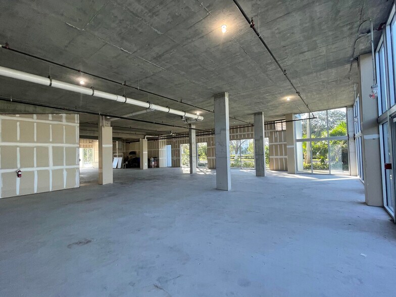 More Photos Of 10450 NW 33rd St, Doral Office For Sale