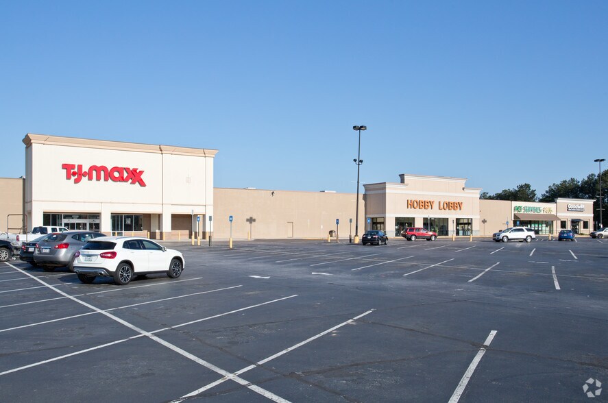 More Photos Of 1301-1343 S Park St, Carrollton Unknown For Lease