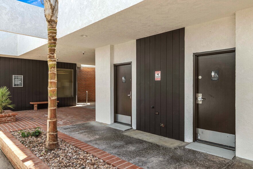 More Photos Of 2150 E Tahquitz Canyon Way, Palm Springs Medical For Lease
