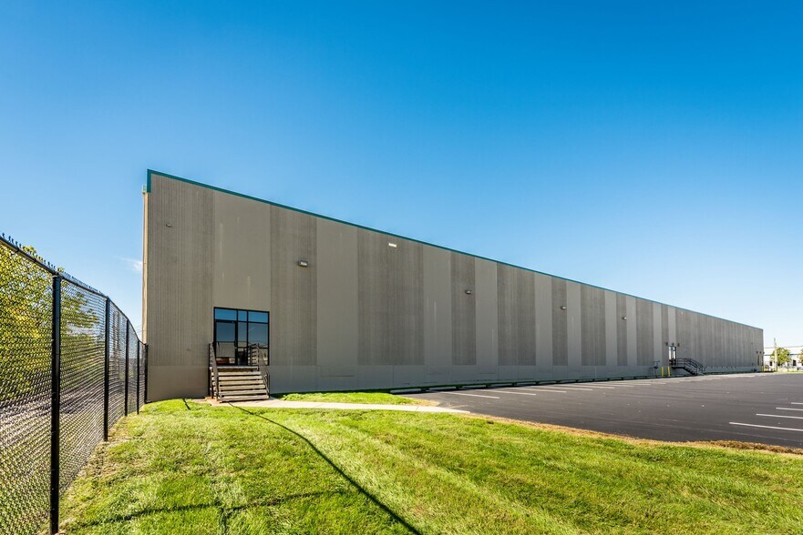 More Photos Of 5850 W 80th St, Indianapolis Unknown For Lease