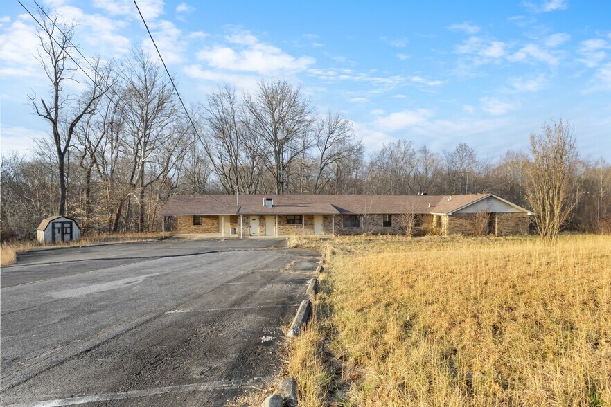 More Photos Of 2425 Highway 41A Byp, Clarksville Light Distribution For Sale