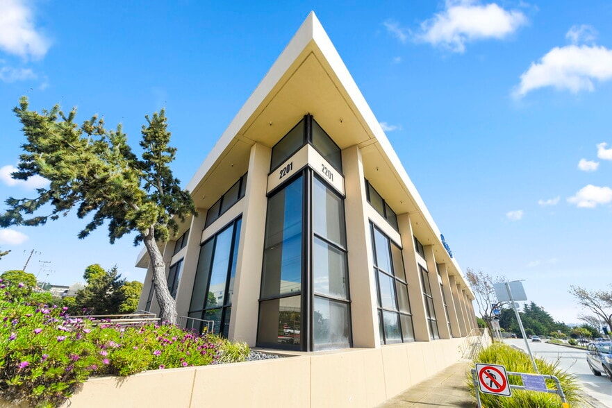 More Photos Of 2201 Junipero Serra Blvd, Daly City Freestanding For Lease