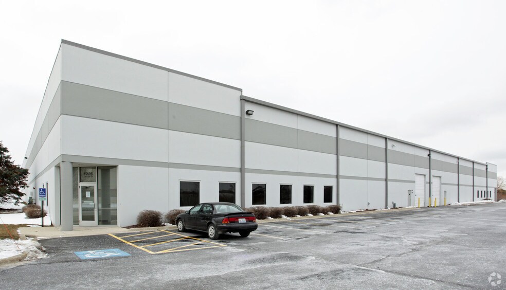 More Photos Of 1227-1229 Lakeside Dr, Romeoville Warehouse For Lease