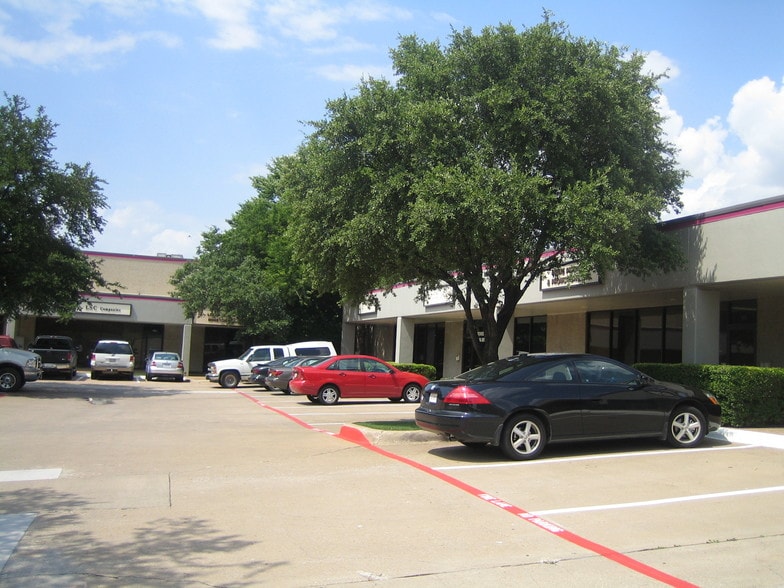 More Photos Of 4901 Keller Springs Rd, Addison Showroom For Lease
