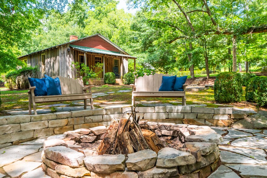 More Photos Of 565 Owens Gin Rd NE, Calhoun Lodge Meeting Hall For Sale