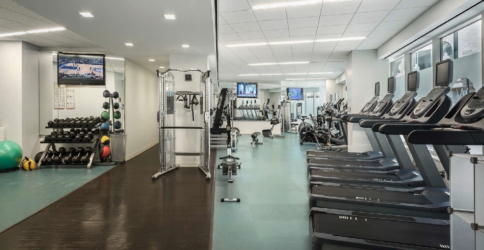 More Photos Of 3050 K St NW, Washington Office For Lease