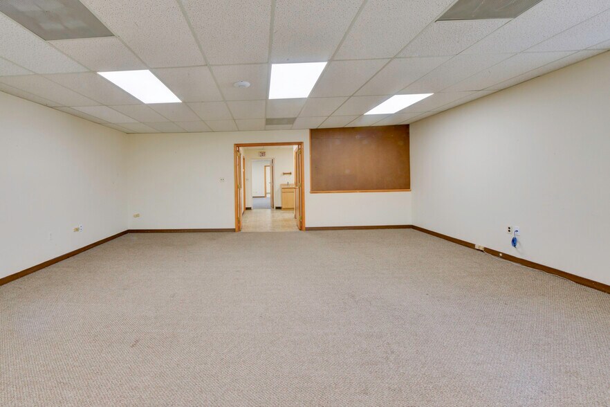 More Photos Of 38 S 21st St, Kenilworth Loft Creative Space For Sale