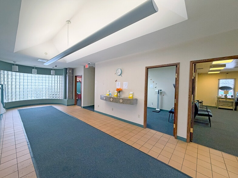 More Photos Of 211 Madison Ave, Wood River Office For Sale
