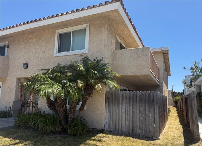 More Photos Of 16662 Blanton St, Huntington Beach Apartments For Sale