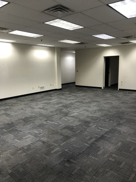 More Photos Of 376 Hollywood Ave, Fairfield Freestanding For Lease