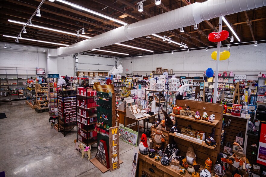 More Photos Of 208 Acme St, Marietta Storefront For Lease