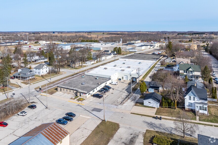 More Photos Of 453 5th St, Random Lake Warehouse For Lease