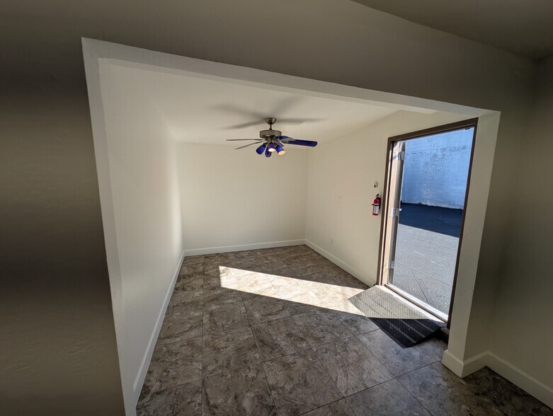 More Photos Of 1108 N Cave Creek Rd, Phoenix Storefront Retail Office For Sale