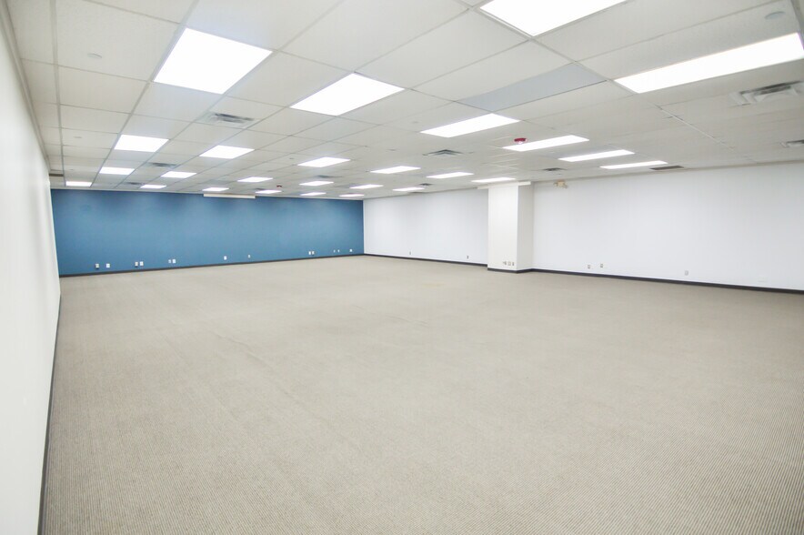 More Photos Of 40 NE Loop 410, San Antonio Office For Sale