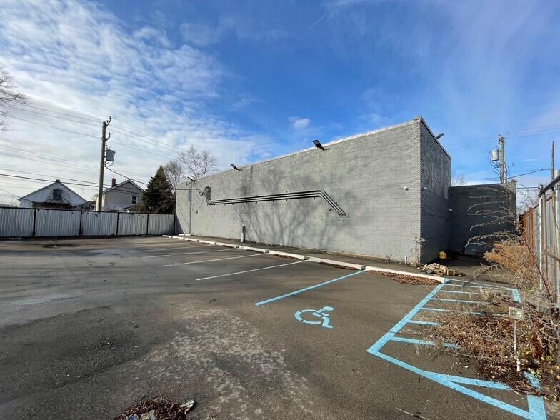 More Photos Of 8107 Military St, Detroit Warehouse For Sale