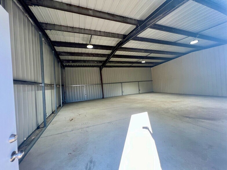More Photos Of 731 E River Ave, Porterville Warehouse For Lease