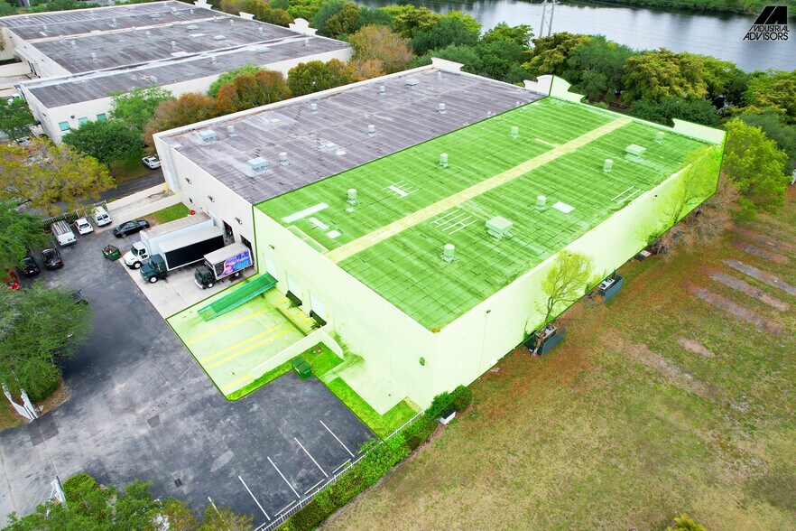 More Photos Of 14240 Palmetto Frontage Rd, Miami Lakes Warehouse For Lease