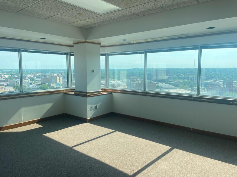 More Photos Of 425 2nd St SE, Cedar Rapids Office For Sale