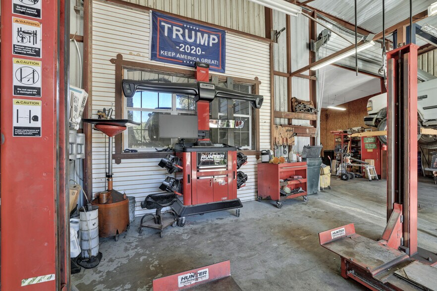 More Photos Of 8328 FM 2673, Canyon Lake Auto Repair For Sale