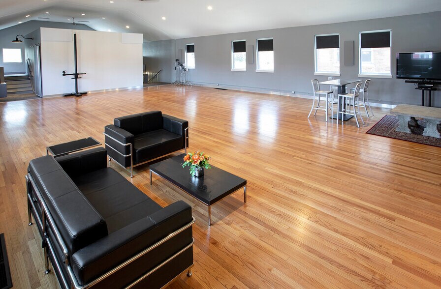 More Photos Of 301 Dorchester Ave, Cincinnati Office For Sale