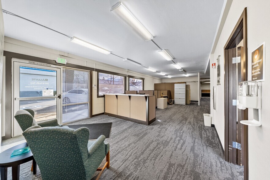 More Photos Of 209 N Pacific Hwy, Talent General Retail For Sale
