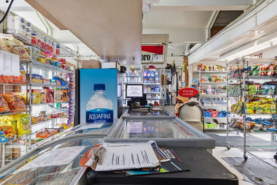 More Photos Of 14650 Champaign Rd, Allen Park General Retail For Sale