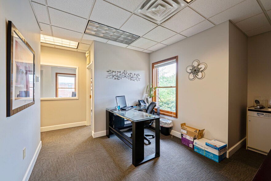 More Photos Of 124 Dorchester Sq, Westerville Office For Sale