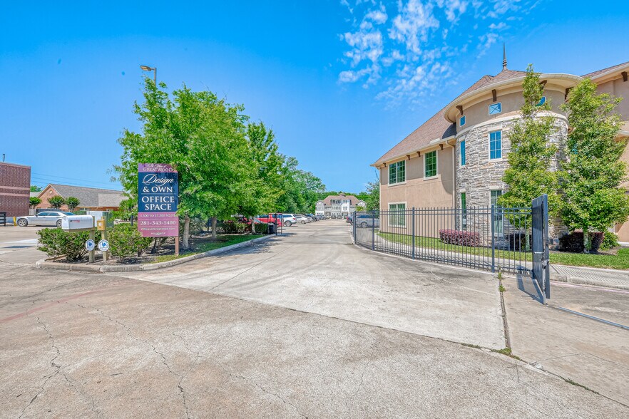 More Photos Of 6544 Greatwood Pky, Sugar Land Loft Creative Space For Sale