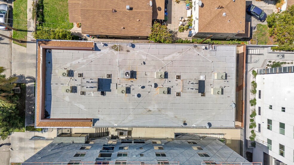 More Photos Of 11063 Cumpston St, North Hollywood Apartments For Sale