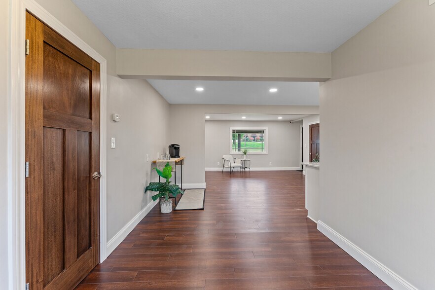 More Photos Of 784 McClurg Rd, Youngstown Office For Sale