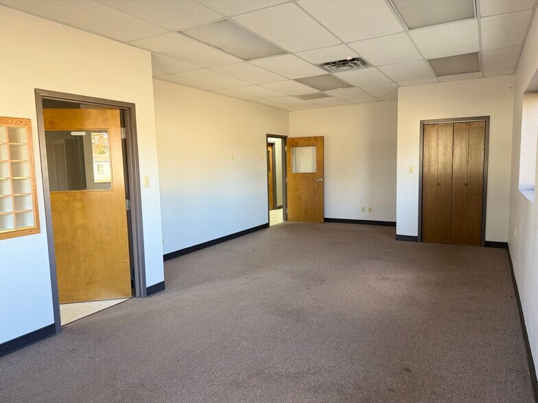 More Photos Of 7108 Texas Rd, Fort Smith Office For Sale