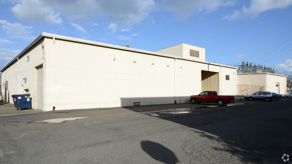 More Photos Of 1121 N Loring St, Portland Warehouse For Lease