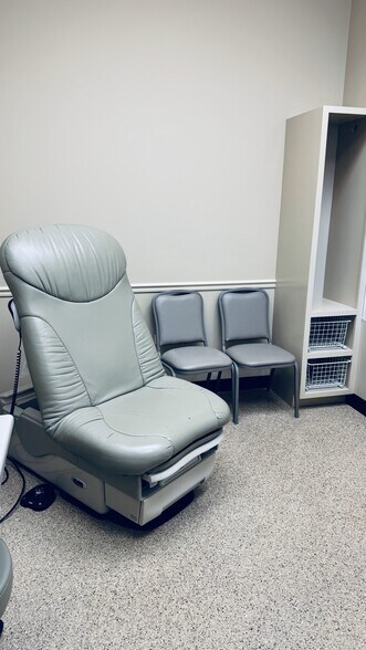 More Photos Of 760 Busse Hwy, Park Ridge Medical For Lease