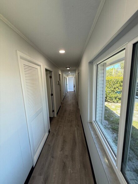 More Photos Of 13939 Lakeshore Blvd, Hudson Medical For Lease