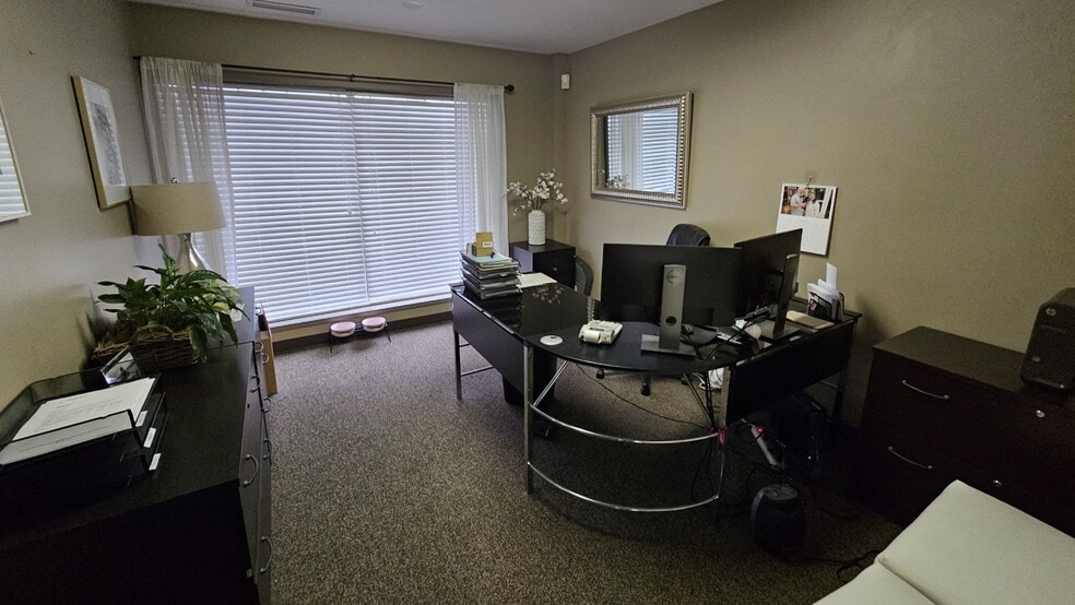 More Photos Of 1106 Douglas St, Longview Medical For Sale