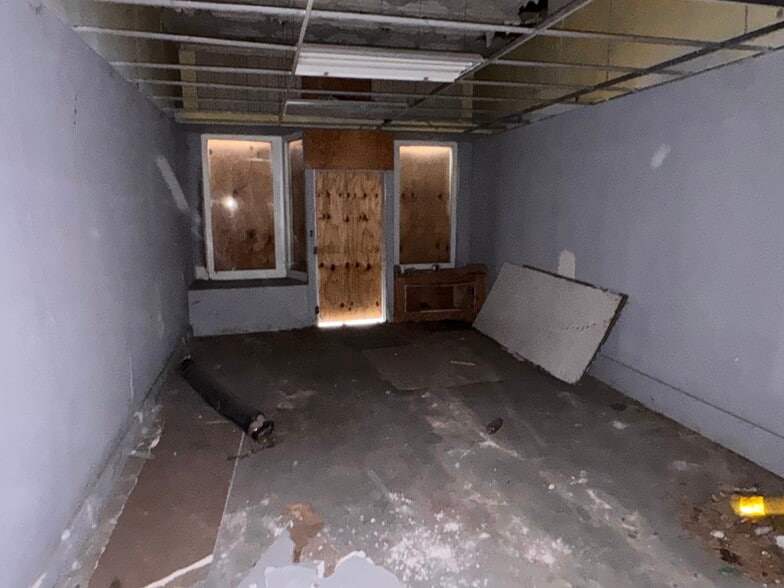 More Photos Of 369-371 S Central Ave, Columbus Bar For Sale