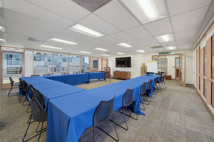 More Photos Of 10495 Santa Monica Blvd, Los Angeles Office For Sale
