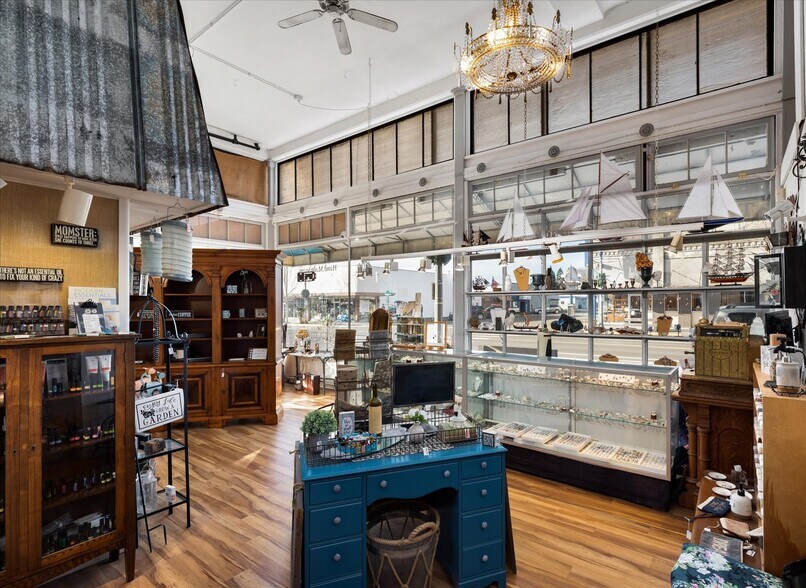 More Photos Of 619 Commercial Ave, Anacortes Storefront Retail Office For Sale