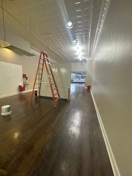 More Photos Of 522 S Main St, Elkhart Storefront Retail Residential For Lease