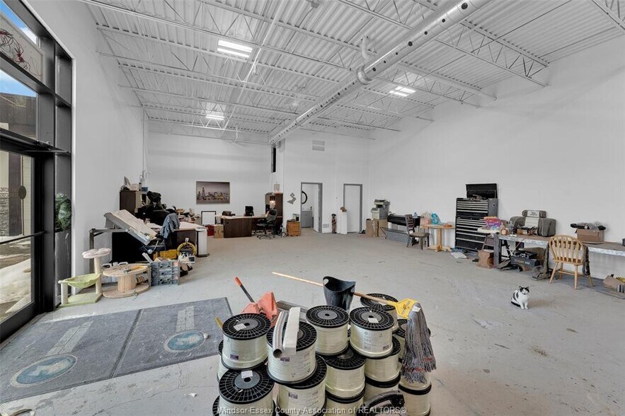 More Photos Of 1005 Walker Rd, Windsor Service For Lease