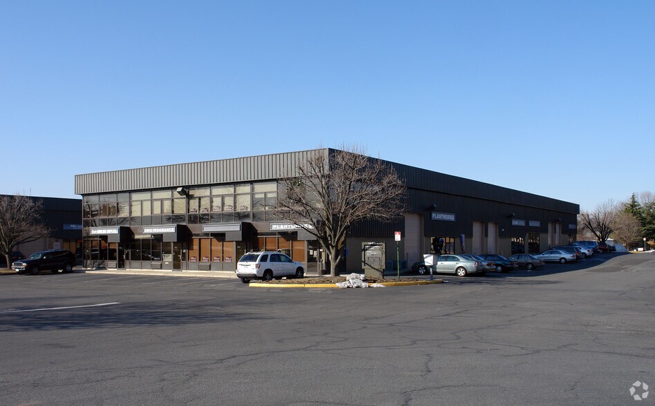 More Photos Of 14502 Lee Rd, Chantilly Flex For Lease