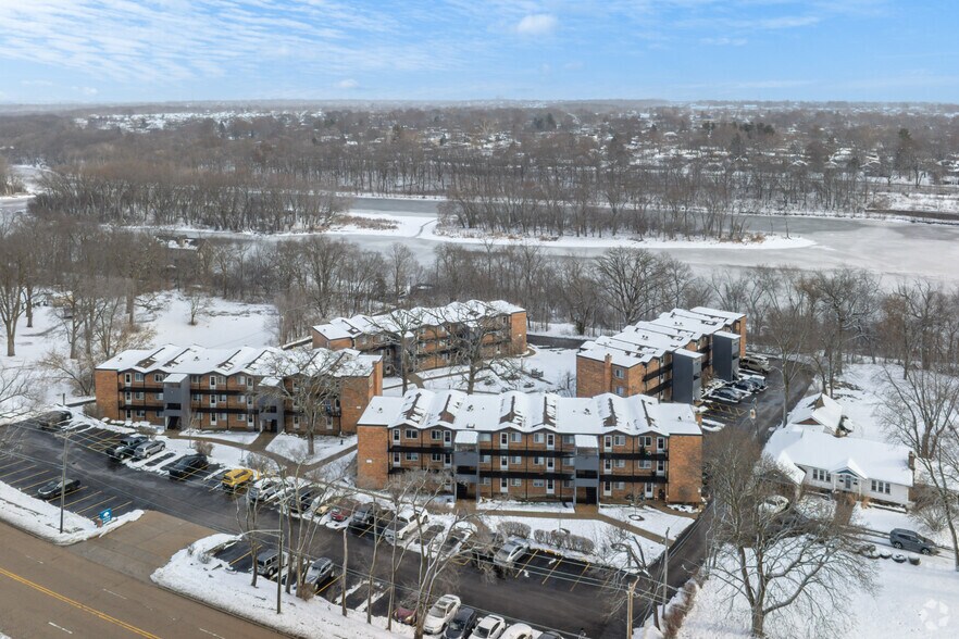 More Photos Of 211 N Lincolnway, North Aurora Apartments For Sale