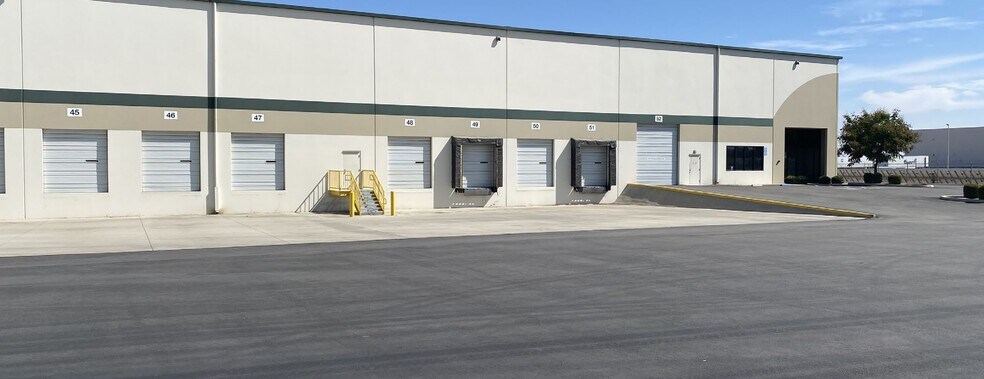 More Photos Of 2520 N American St, Visalia Distribution For Lease