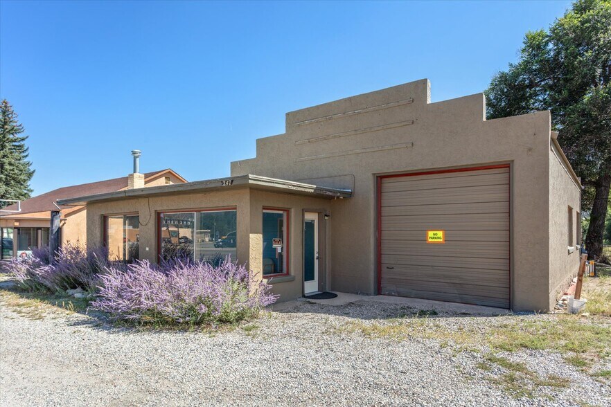More Photos Of 249 W Rainbow Blvd, Salida Flex For Sale