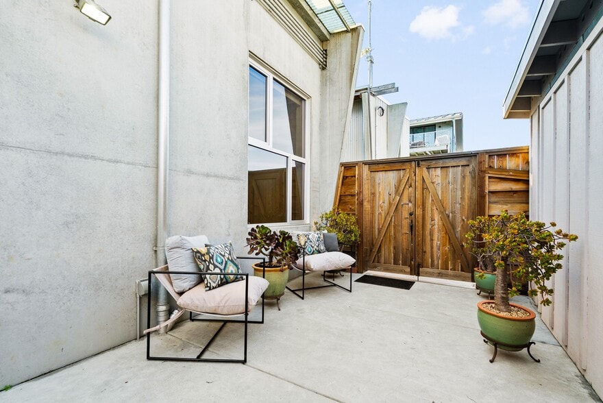 More Photos Of 108 High Rd, Santa Cruz Flex For Sale