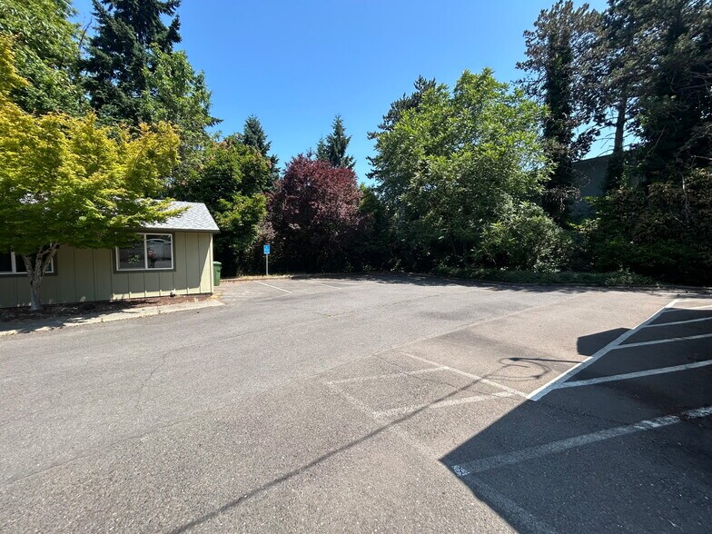 More Photos Of 2596 12th Pl SE, Salem Medical For Sale