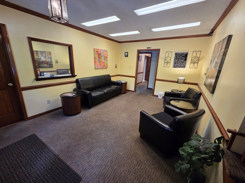 More Photos Of 5511 Monroe Rd, Charlotte Office For Sale